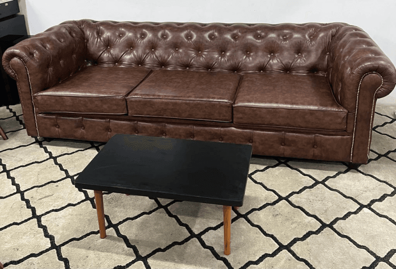 Chesterfield Couro Marrom